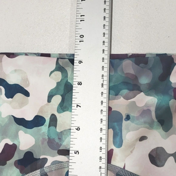 SPANX Booty Boost Active Printed 7/8 Leggings Painted Camo Women's Small - Picture 6 of 14